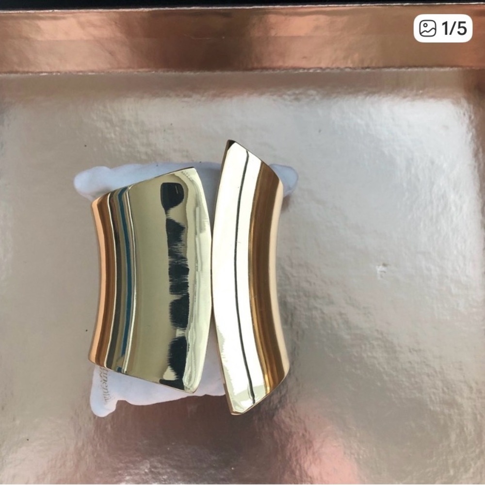 💛 Elegant Gold Tone Cuff Bracelet              
💛Thick & Strong Non Rusty Metal